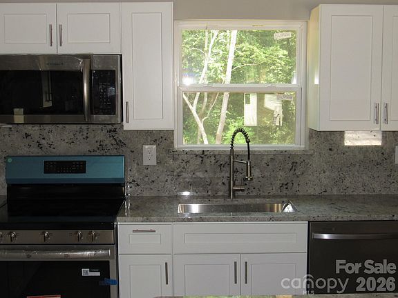 5th image of 92 Saint Charles Ct