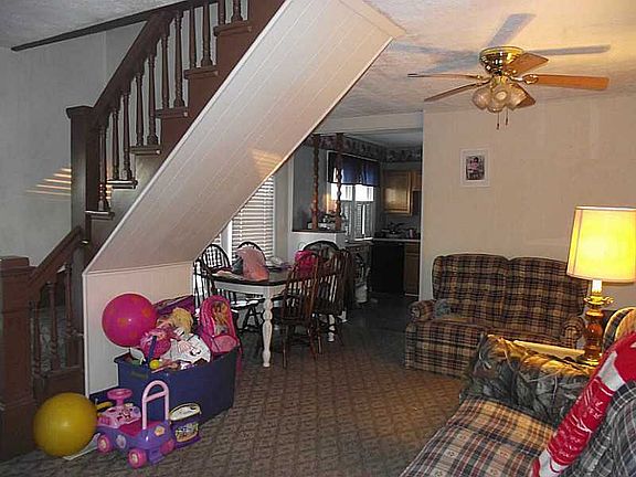 4th image of 256 N High St