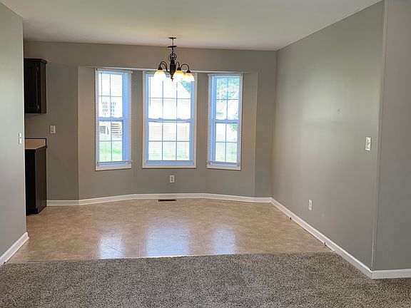 4th image of 102 Eaglewood Ct