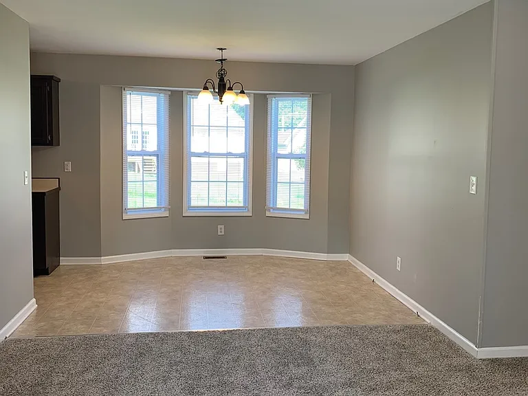 102 Eaglewood Ct — Photo 4