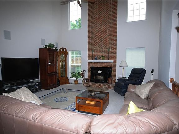 5th image of 306 Locust Knoll Dr NW