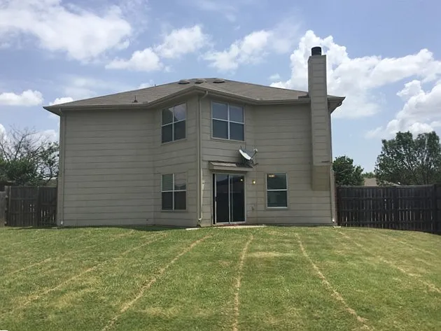 214 Gayleh Ln — Photo 2