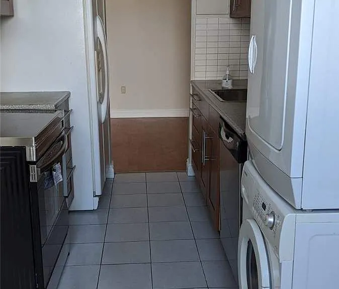 1625 Bloor St E — Photo 9
