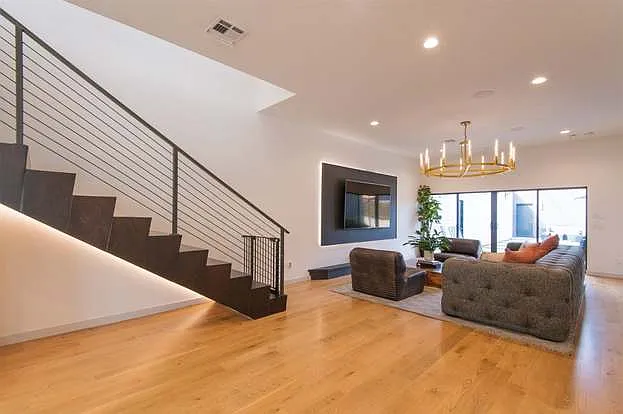 917 NW 8th St — Photo 13