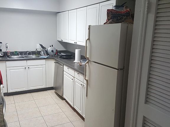 3rd image of 524 Pigeon Cir