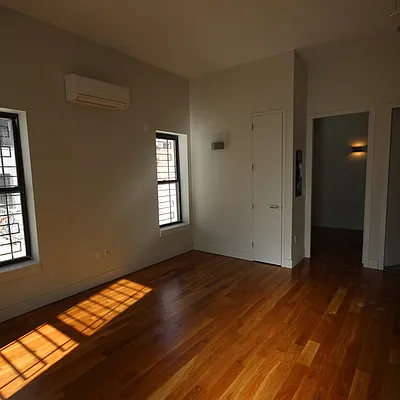 Rented by Nooklyn NYC LLC | media 45