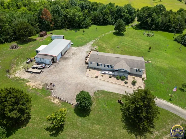 5706 SW Urish Rd, Topeka, KS 66610