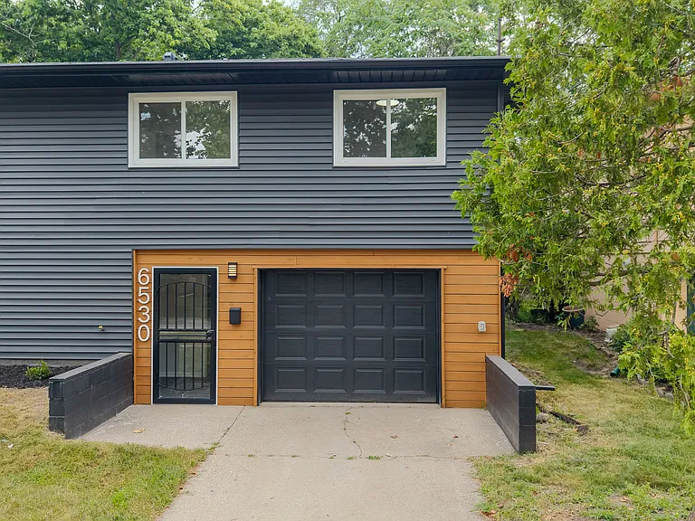 6530 E 3rd Ave — Photo 6