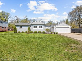 2849 Lovington Dr, Troy, MI