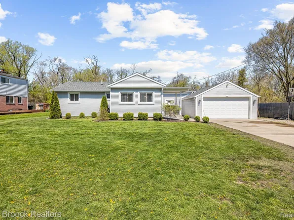 2849 Lovington Dr, Troy, MI 48083