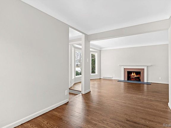3rd image of 6740 Larme Ave