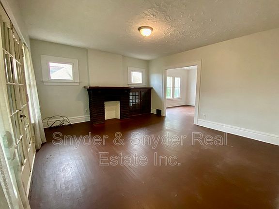 3rd image of 400 Cloverdale Ave #Up