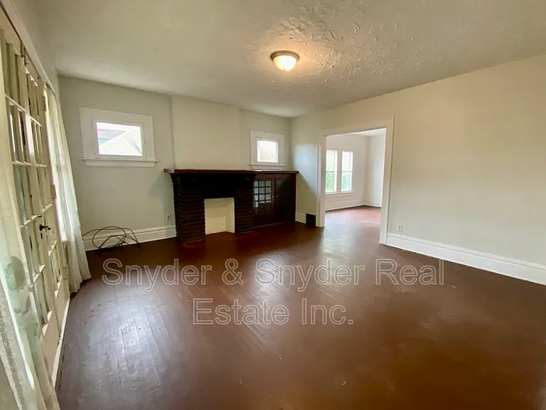 400 Cloverdale Ave #UP — Photo 3