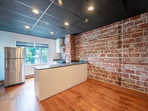 5th image of 5922 N Albina Ave #4