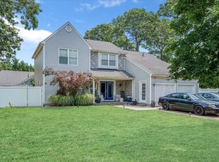 1 Howe Rd, Coram, NY 11727