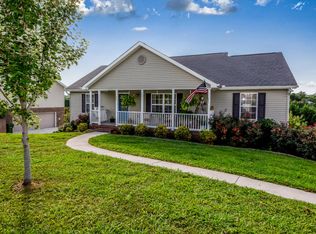 221 Ridgefield Dr, Maryville, TN 37804