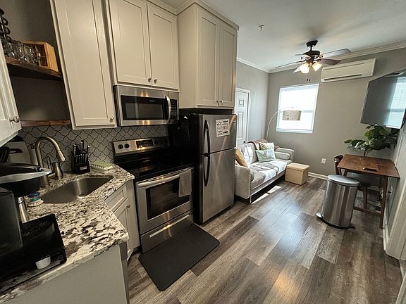 3rd image of 1214 W 6th St APT 7