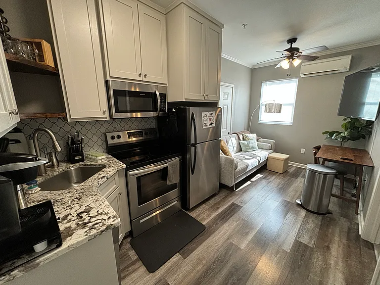 1214 W 6th St #6 — Photo 3