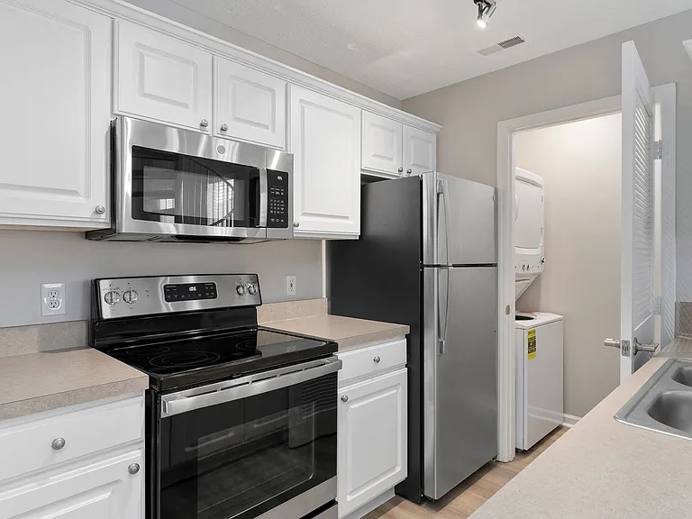 Orleans Metairie Deluxe Renovated Kitchen with Stainless Steel Appliances
