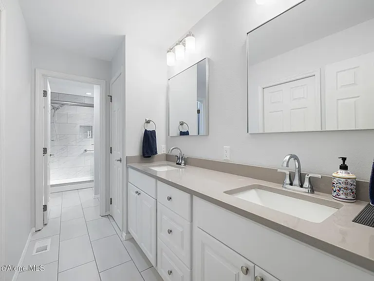 4950 E Frazier Dr — Photo 9