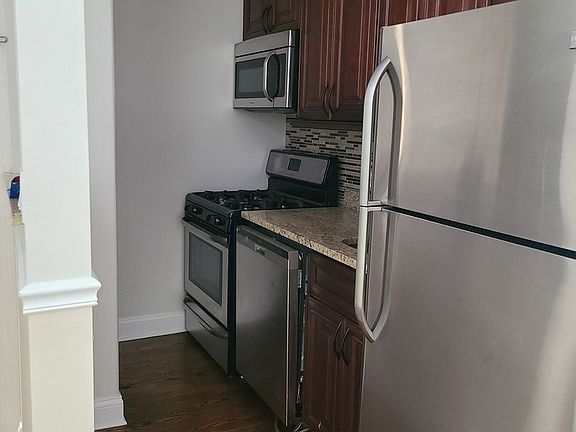 2nd image of 4024 N Ashland Ave APT 101