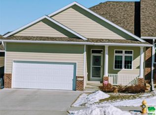 6721 Timberline Cir, Sioux City, IA 51106