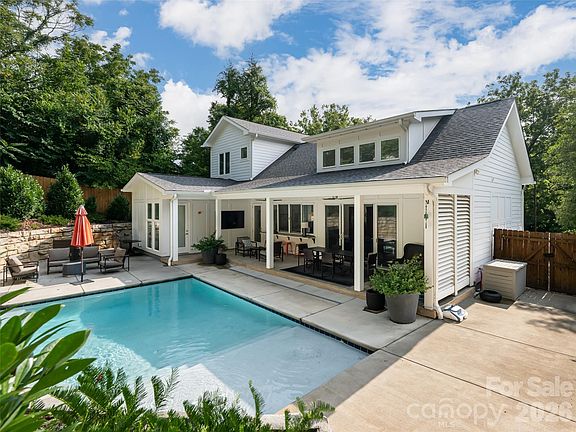 3rd image of 289 Waynesville Ave