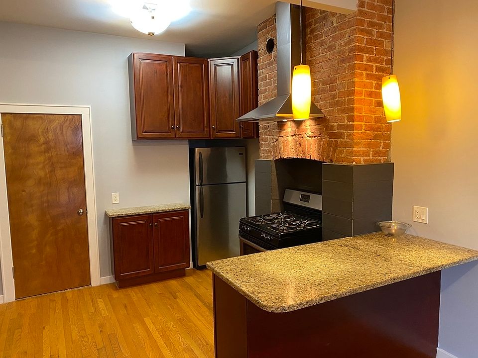 1st image of 70 N Henry St APT 2r