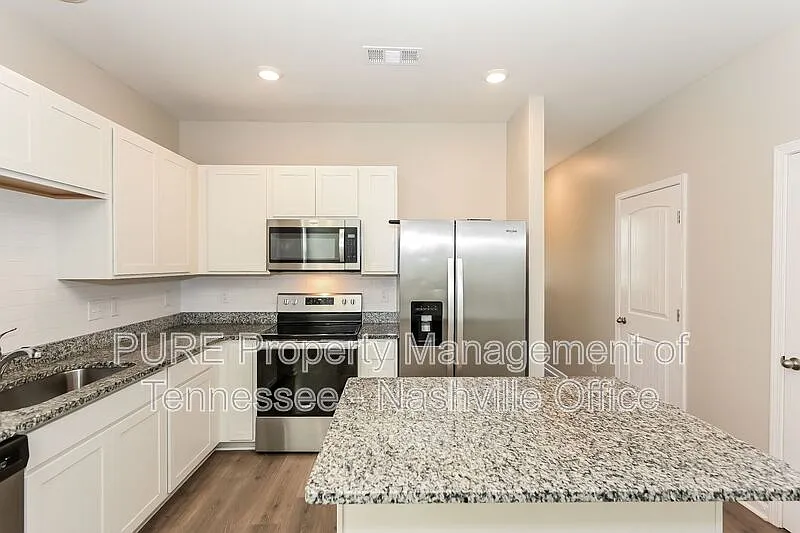 3 bed, 2.5 bath, 1363 sqft, $1,700 — Photo 3