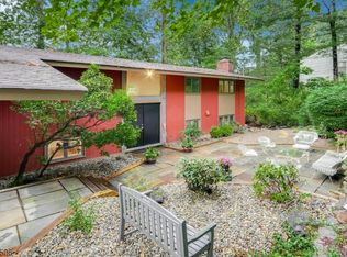 1060 Summit Ln, Mountainside, NJ 07092