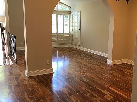4th image of 427 Sundance St