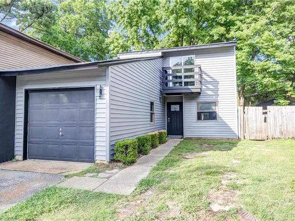 8 Glouchester Cir, Chesapeake, VA 23320