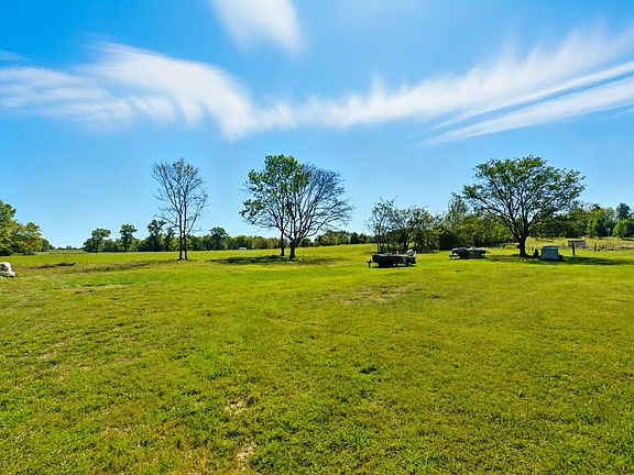 3rd image of 795 White Rd