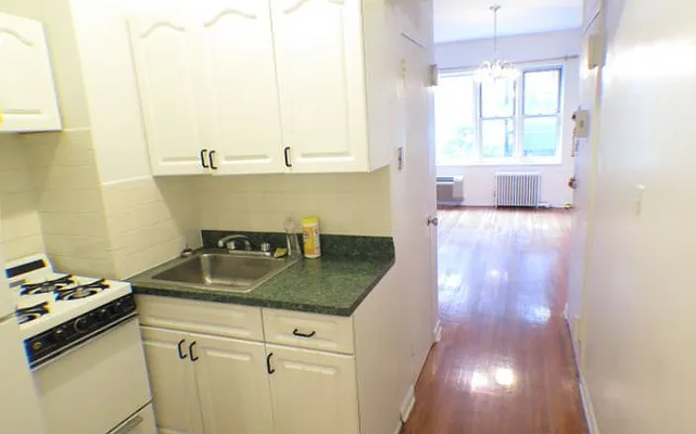 Rented by Glasser Realty LLC | media 8