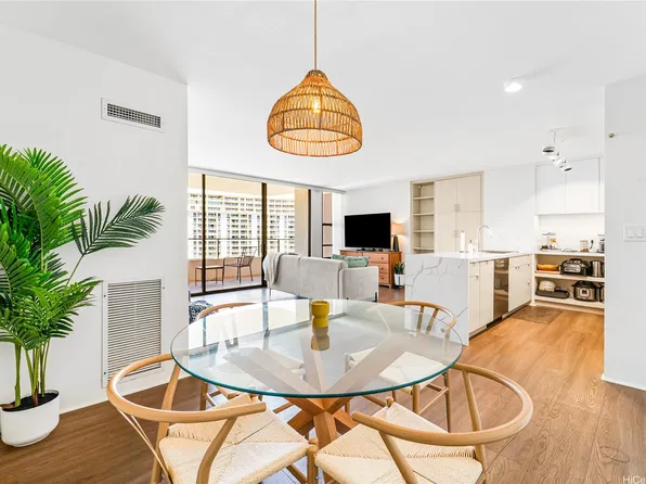 1910 Ala Moana Blvd APT 32E, Honolulu, HI 96815