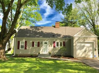 36 Woodridge Cir, Trumbull, CT 06611