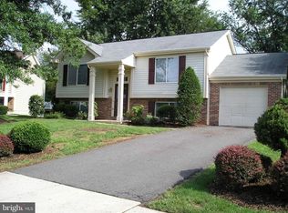 3848 Beech Down Dr, Chantilly, VA 20151