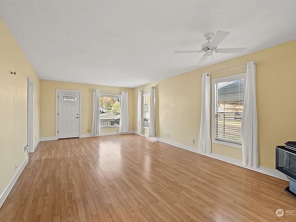 4th image of 1103 W Cota St