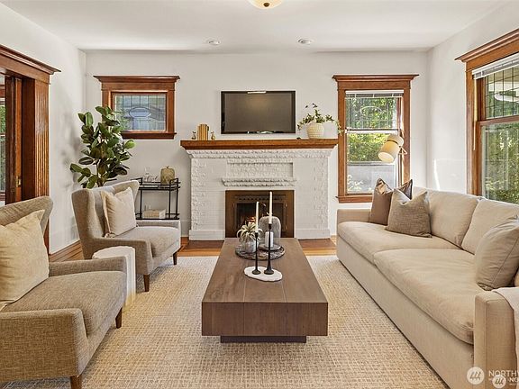 4th image of 938 18th Avenue E