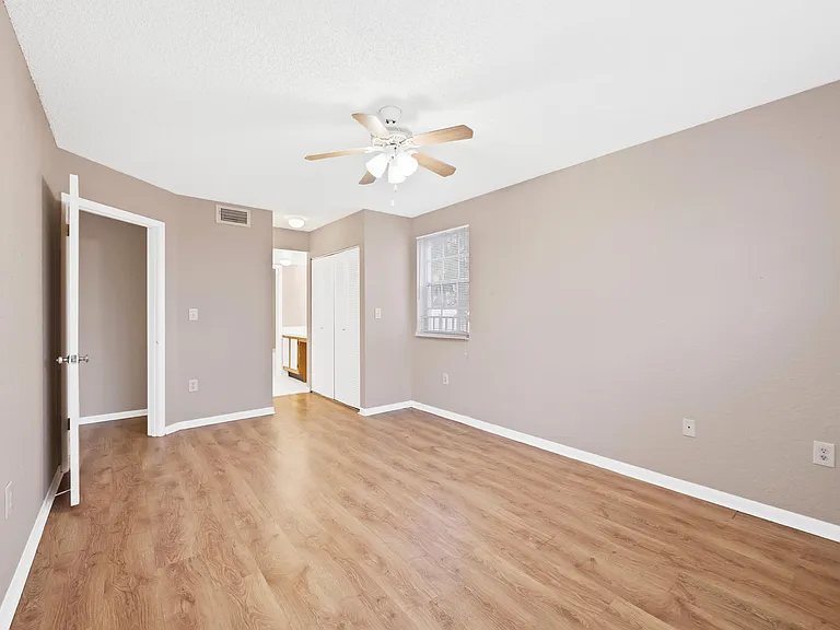2861 N Oakland Forest Dr #202 — Photo 9