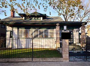 1718 W Jarvis Ave, Chicago, IL 60626