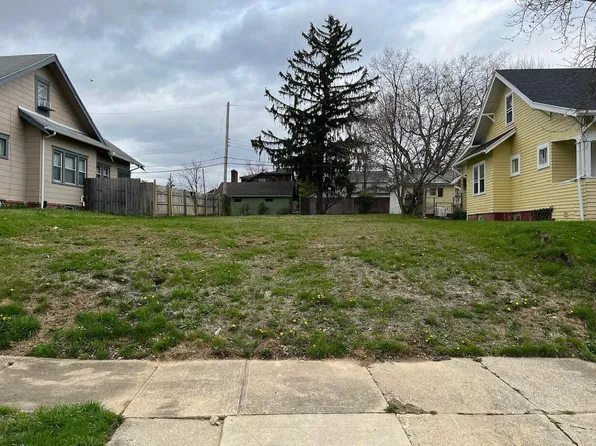 222 Ridge Rd, Springfield, OH 45503