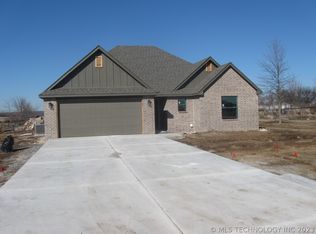 9763 E Tall Pine Ln, Claremore, OK 74017