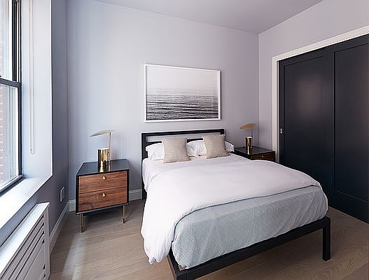 4th image of 915 W End Ave #707