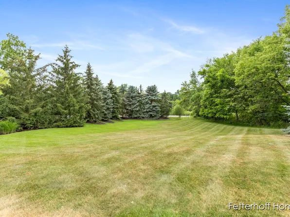 2093 Feathery Ct SE, Grand Rapids, MI 49546