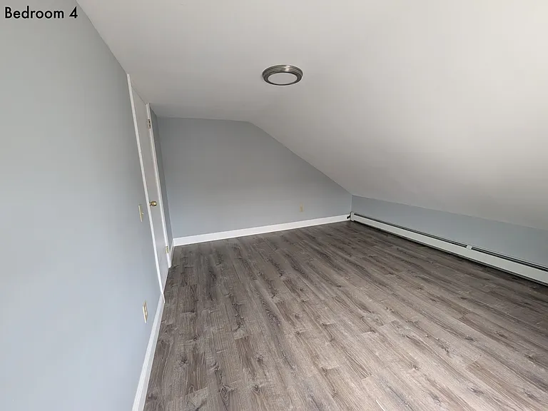 526 Plainfield St — Photo 13