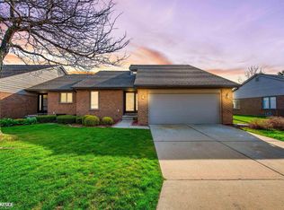 45800 Meadows Cir W #121, Macomb, MI 48044