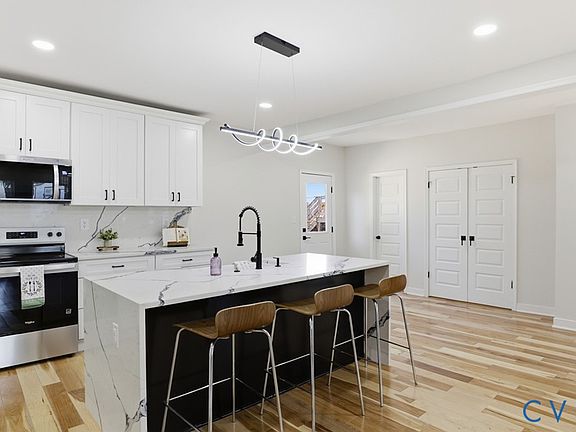 5th image of 415 W 24th St