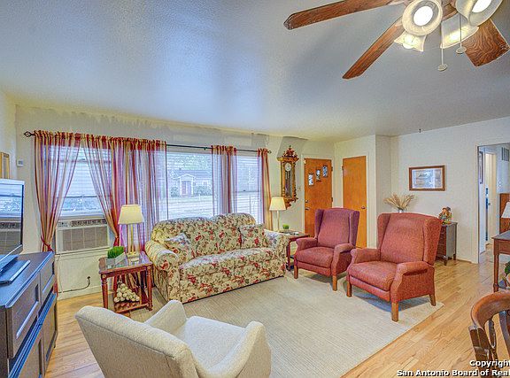 3rd image of 1015 E Ireland St