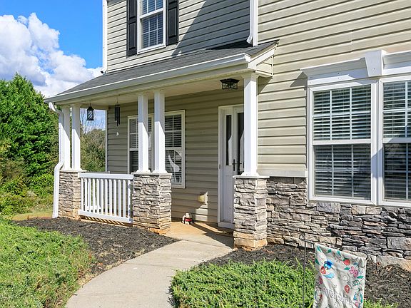2nd image of 12 Turnberry Ct